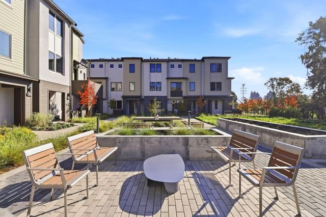 1125 Esther Ct, Palo Alto, CA 94303