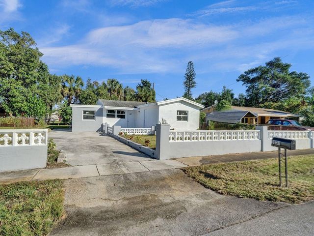3831 NW 4th Ct, Fort Lauderdale, FL 33311