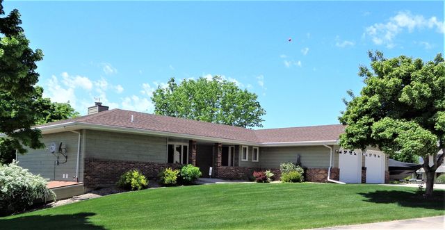 1127 Lakewood Dr, Pierre, SD 57501 | Trulia