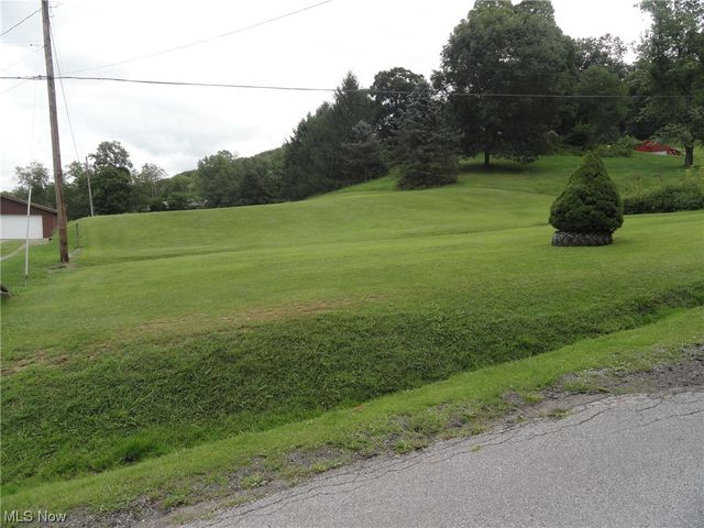 Orchard Rd, Chester, WV 26034