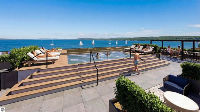 207 W  Grandview Pkwy #202, Traverse City, MI 49684
