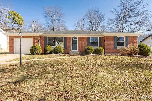 712 La Marite Dr, Ballwin, MO 63021