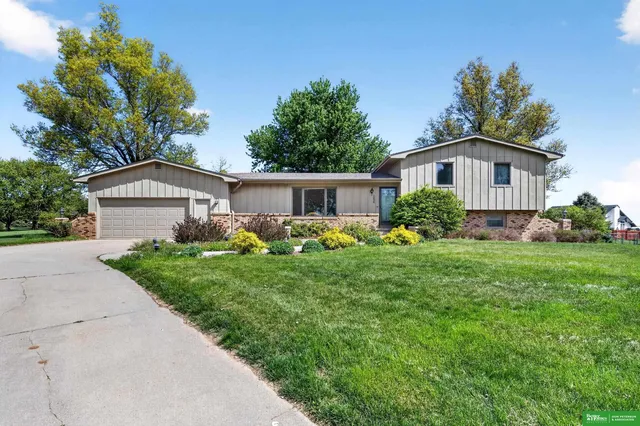 1026 Skyline Dr, Fremont, NE 68025