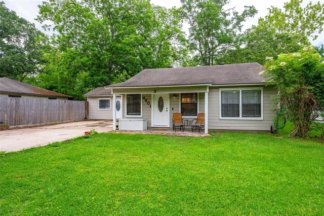 4801 44th St, Dickinson, TX 77539