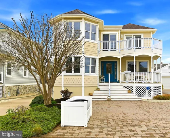 11 E  17th St, Brant Beach, NJ 08008