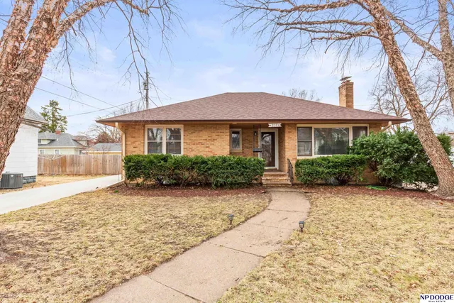 239 W  12th St, Fremont, NE 68025