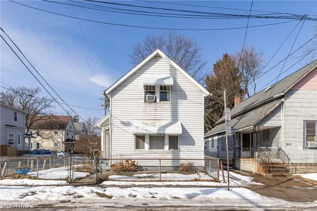 3180 W  46th St, Cleveland, OH 44102