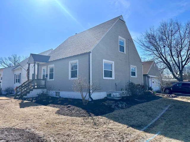 1825 18th Ave, Sterling, IL 61081