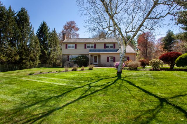53 Red Stone Dr, Weatogue, CT 06089
