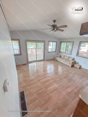 8432 Peninsular Dr, Fenton, MI 48430