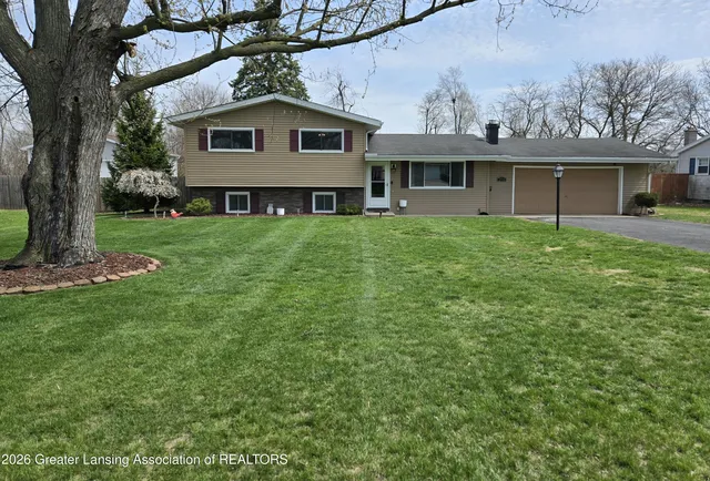 2731 Prairie Dr, Adrian, MI 49221