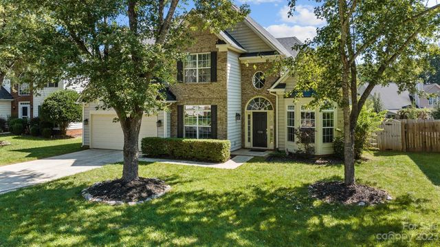 9330 Autumn Applause Dr, Charlotte, NC 28277