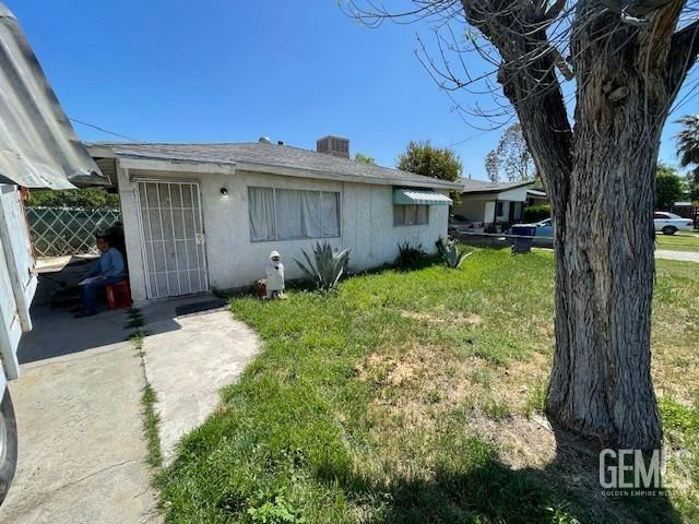 299 S  Hayes St, Bakersfield, CA 93307