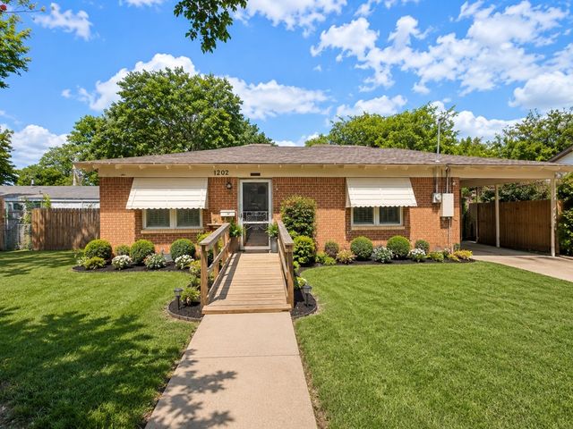 1202 Sunnyside Ave, Cockrell Hill, TX 75211