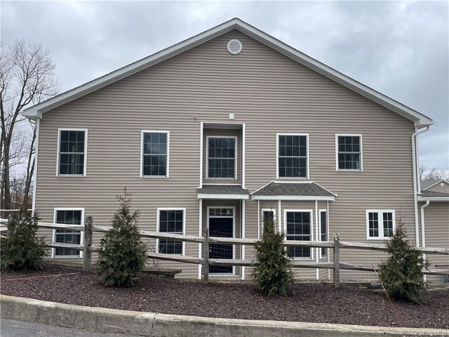 34 Pinto Rd W, Middletown, NY 10941