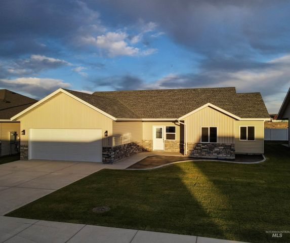 2411 Dorchester Ave, Burley, ID 83318