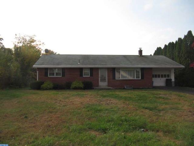 712 Chew St, Hamburg, PA 19526