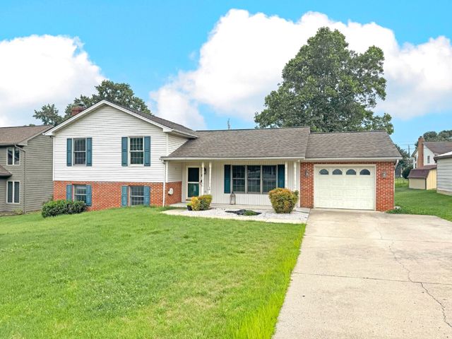 261 5th St, Broadway, VA 22815