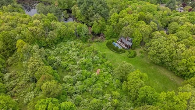 32 Beeholm Road, Redding, CT 06896