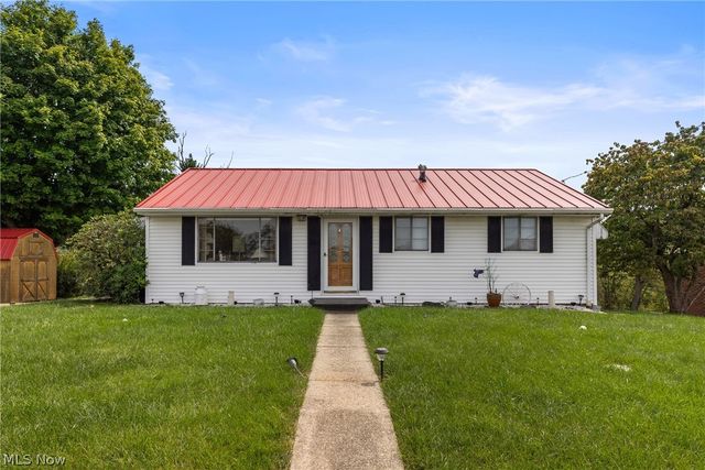 311 Hillcrest Dr, Wellsburg, WV 26070