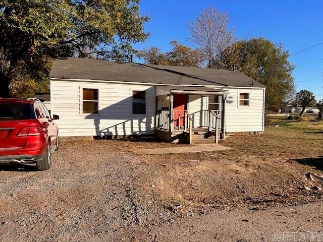 207 E  16th St, Stuttgart, AR 72160