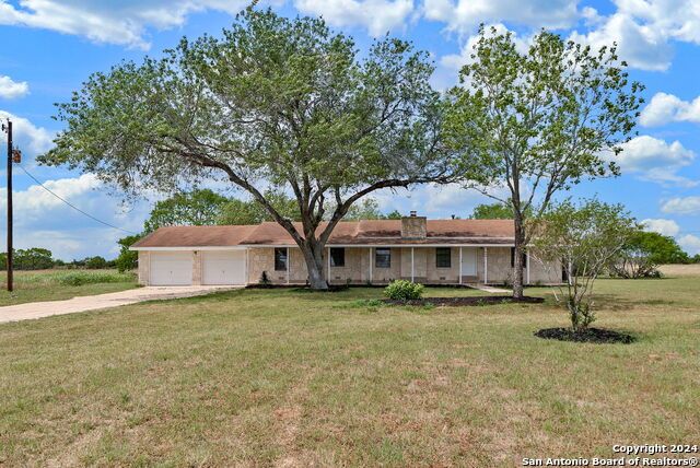 454 COUNTY ROAD 223, Floresville, TX 78114