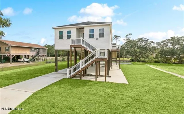 37 Good St, Bay Saint Louis, MS 39520