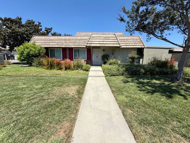 4661 Larwin Ave, Cypress, CA 90630