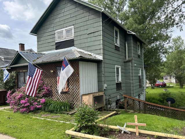 745 W  Spring St, Titusville, PA 16354