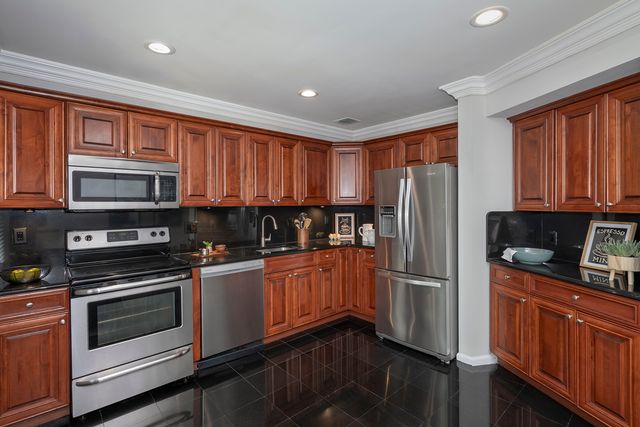 13 Sylvan Ln #674e0dc06, Pt Jefferson Station, NY 11776