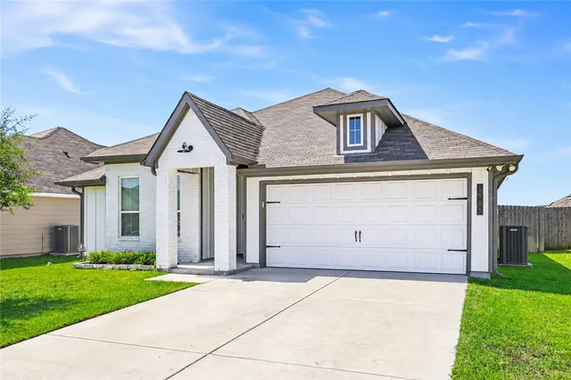 1985 Chief St, Bryan, TX 77807