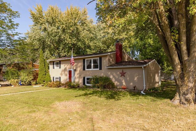 302 8th Ave NW, Kasson, MN 55944