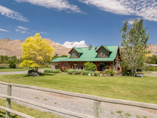 47 Whitney Dr, Cody, WY 82414