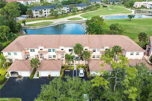 940 Woodshire LN #M10, Naples, FL 34105
