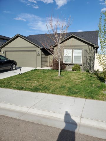 222 Cliff Swallow Ave, Caldwell, ID 83605