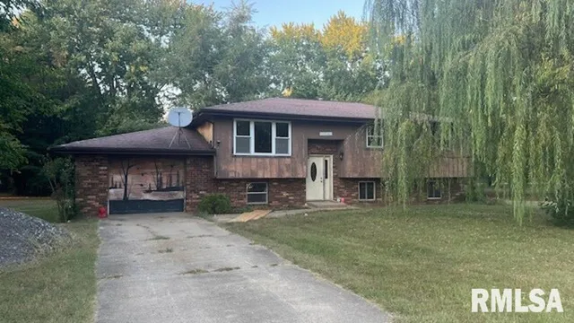 29478 E  2390th Rd N, Manito, IL 61546