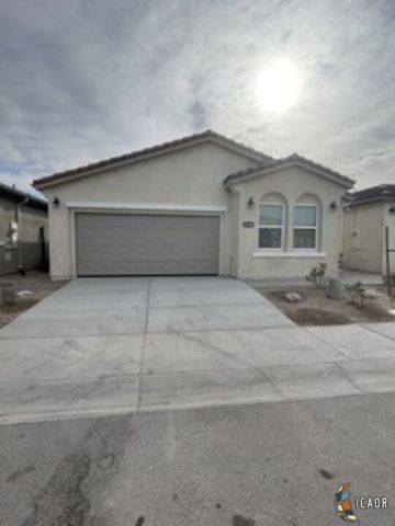 2725 Meadowbrook Dr, Imperial, CA 92251