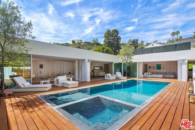 1106 N  Hillcrest Rd, Beverly Hills, CA 90210