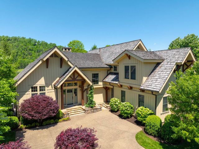 402 Sam Snead Dr, White Sulphur Springs, WV 24986