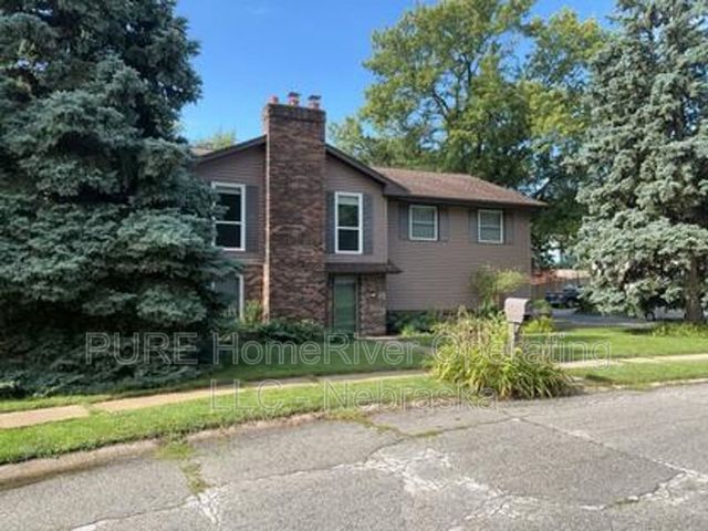 10821 Curtis Avenue Cir, Omaha, NE 68164