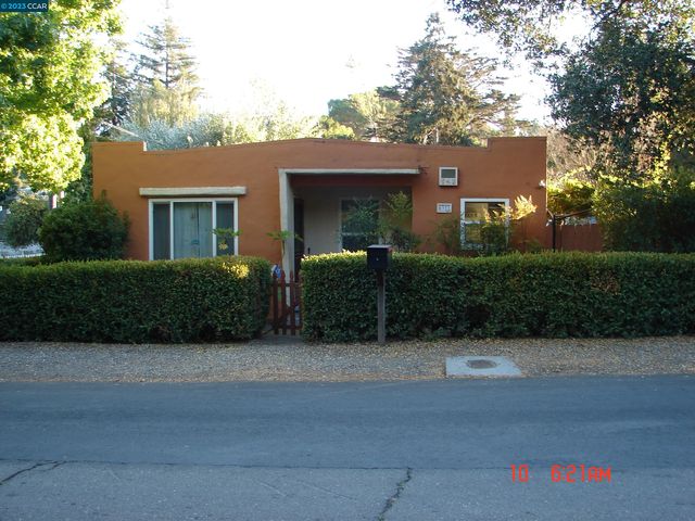 6331 Sunnymere Ave, Oakland, CA 94605