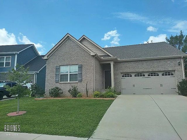 1084 Westgate Dr, Gallatin, TN 37066