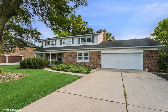 48 Kingston Dr, Oak Brook, IL 60523