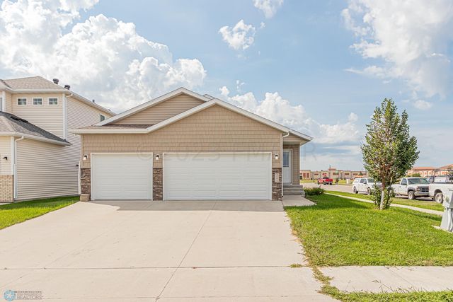 5594 Justice Dr S, Fargo, ND 58104