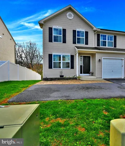 1008 Daisy Dr, Temple, PA 19560