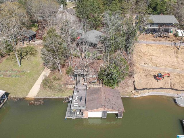 15702 Beacon Point Dr, Northport, AL 35475