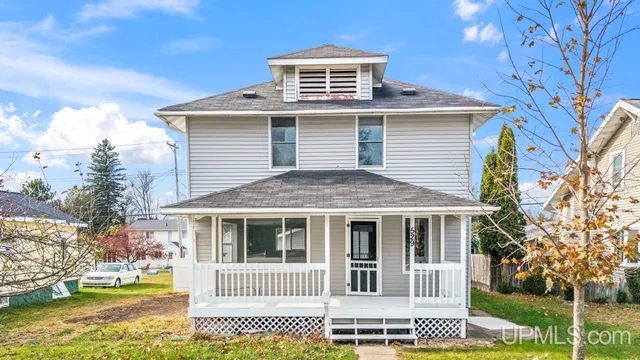 529 Harding Ave, Kingsford, MI 49802