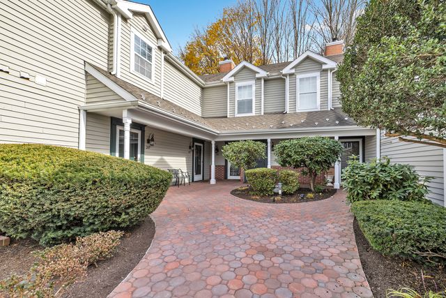 245 Mayfield Dr #245, Trumbull, CT 06611