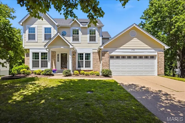 176 Brighthurst Dr, Chesterfield, MO 63005
