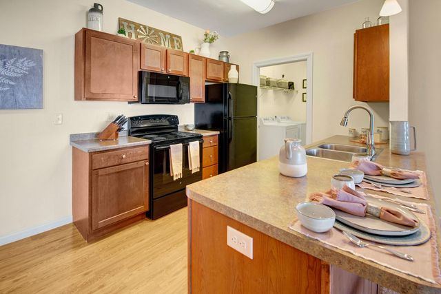 3401 Harvest Hills Ave #E111, Williston, ND 58801